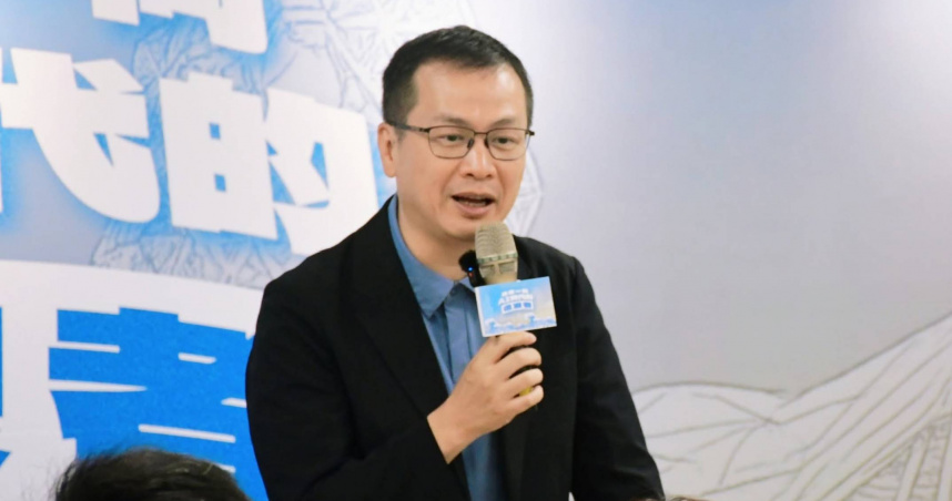 羅智強說，沈伯洋不但沒修正，還拿「美沙冬替代療法」混淆視聽。（圖／翻攝自羅智強臉書）