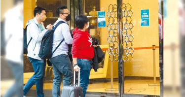 防疫匡列隔離費用各縣市不同調，引發民眾反彈。圖為18日北市防疫旅館的畫面（非新聞當事人）。（圖／報系資料照）