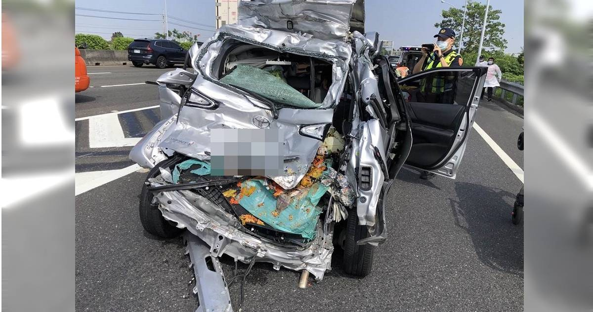 國8新市車禍事故!貨車猛撞小客車 他後半部潰縮變形釀3傷 | 社會 | CTWANT