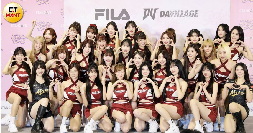 職棒樂天桃猿球團舉行樂天女孩全新陣容發布會，正式公布3位全新韓籍外援廉世彬、禹洙漢以及河智媛，以及今年新加入的樂天女孩彭彭、笑笑。（圖／侯世駿攝）