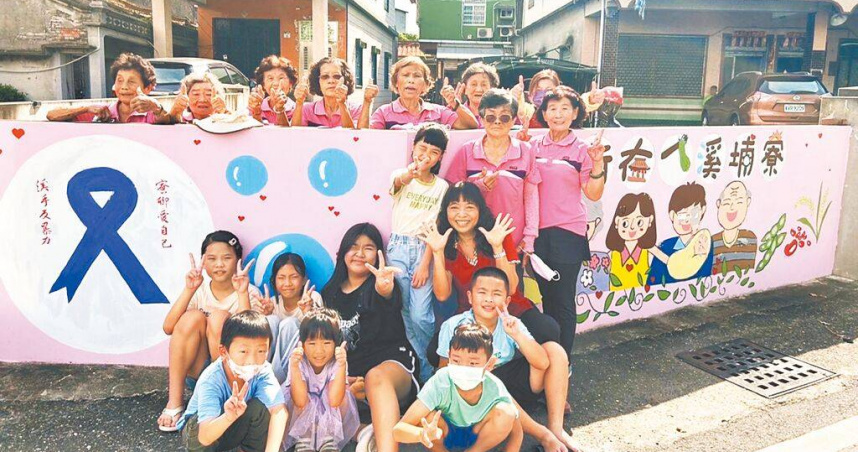 衛福部統計，家暴通報量逐年增加，案件類型以「親密關係暴力」比例最高，長年占5成，並以女性受害通報為大宗。不過，近年男性受害通報比率上升。圖為高雄市大寮區溪寮里居民致力宣導家暴防治。（圖／溪寮社區發展協會提供／洪靖宜高雄傳真）