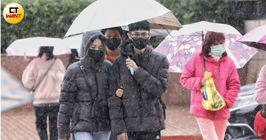 今日下午起強烈大陸冷氣團影響，全台各地濕冷。（圖／趙文彬攝）