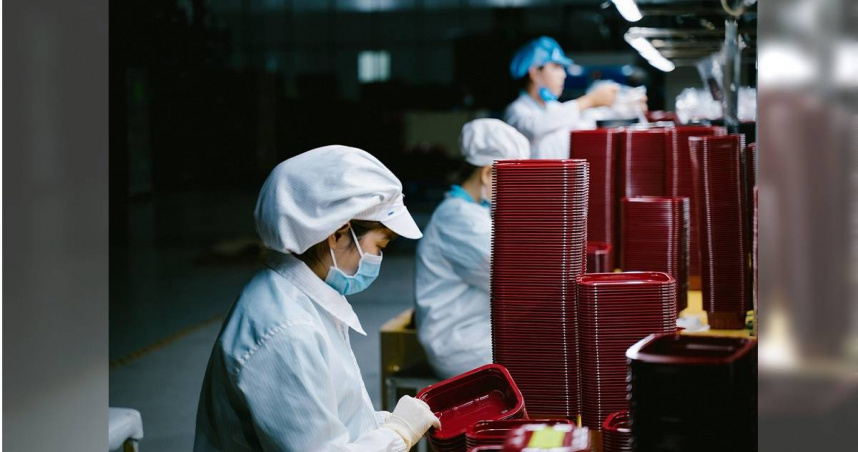 美國一名營養午餐廚房阿姨，涉嫌與校內19歲男學生發生性關係而被開除。（示意圖，與當事人無關／Pixabay）