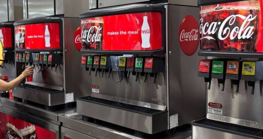 好市多1日起更換熱食區冷飲供應商，原本的百事可樂更換為可口可樂集團。（圖／翻攝自臉書／Costco好市多 商品經驗老實說）