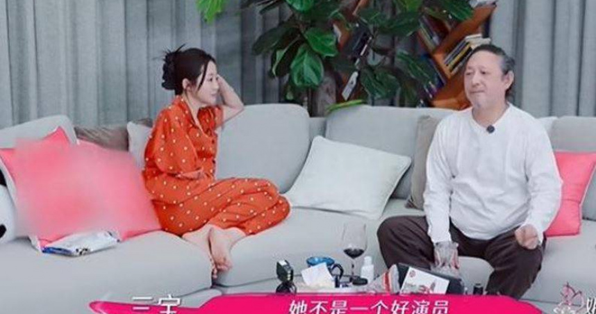 音樂人三寶近日在節目中與妻子看電視時，直言孫儷「不算好演員」。（圖／翻攝自微博）