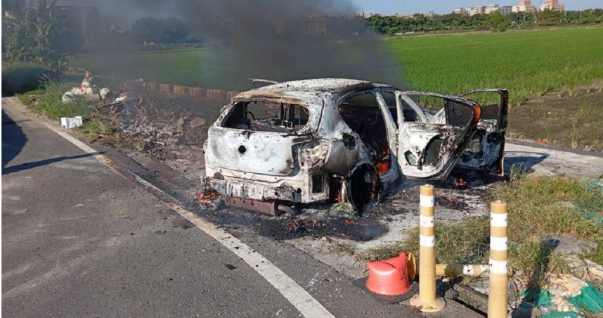 羅姓男子22日上午在文學路遭近距離開槍，兇嫌燒車後逃亡製造斷點，警方則正在追緝中。（圖／翻攝畫面）