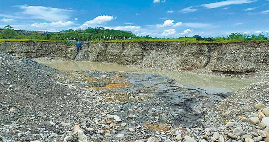 內政部國土管理署指出，各縣市政府已成立跨局處聯合稽查平台主動稽查，共同打擊廢棄土亂倒。未來聯合稽查、系統性掃黑與嚴查違規的行動會繼續不間斷，以杜絕不法土地使用，落實守護國土資源目標。（圖／報系資料照）