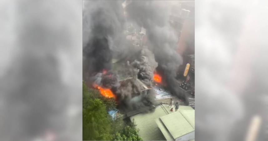 北市文山區木柵路三段一處民宅19日清晨突然竄出火苗。（圖／翻攝自臉書木柵社團）