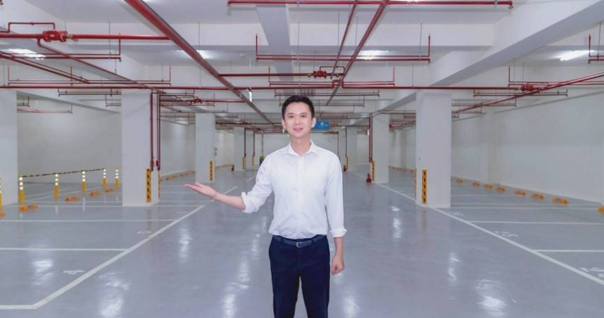 新竹縣竹北市長鄭朝方（圖）宣布，竹北市民活動中心綜合大樓地下停車場已經開放，到10月8日都享有「免費停車」優惠。（圖／翻攝自竹北市公所媒體群組）