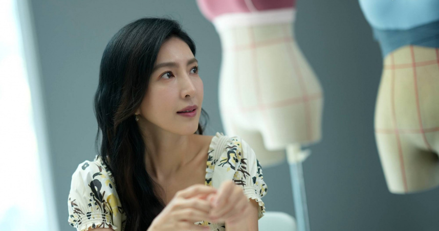 《看看你有多愛我》楊謹華飾演獨自撫養雙胞胎女兒的單親媽媽。（圖／八大）