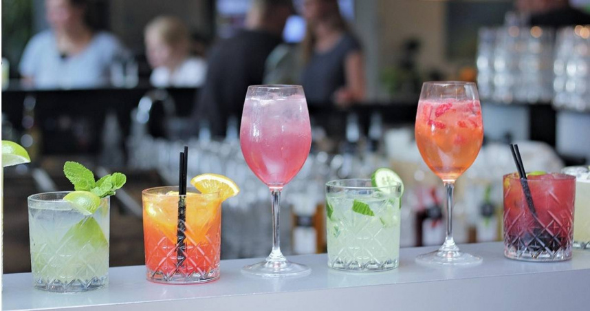 哥倫比亞一名出身富貴家庭、正在攻讀大學學位、且即將跟隨丈夫移居北美的富家千金，在一場友人的慶生會上因為參加了酒吧炒熱氣氛的飲酒挑戰活動，最終不幸喪命。（示意圖／翻攝pixabay）