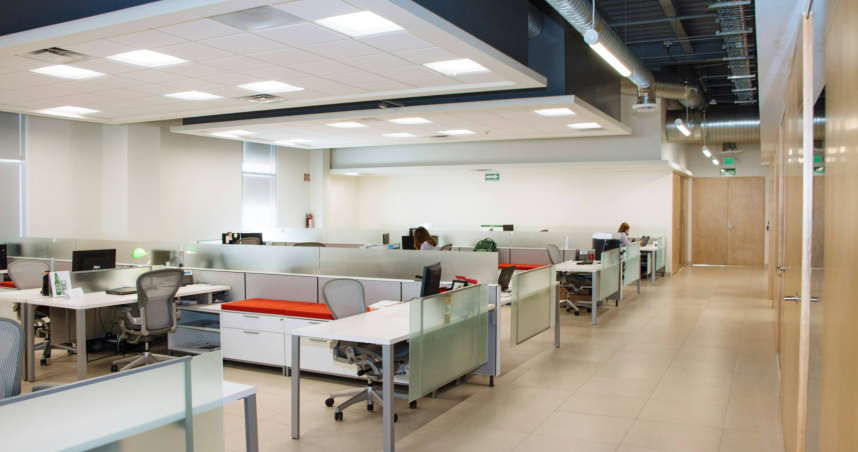 一名老闆抓包員工趁休假日帶非公司人員進辦公室。圖僅示意，與本文無關。（示意圖／unsplash）