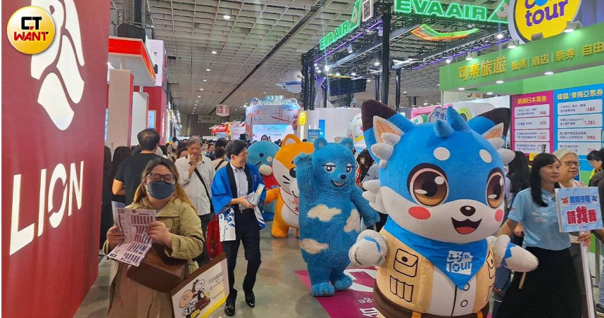 2025 ITF台北國際旅展開展首日千萬刷手現身，業者祭出超值折扣、天天抽機票，人氣買氣超乎預期。（圖／林榮芳攝）