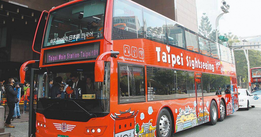 交通部預告修法，最快明年1月底將開放雙層公車行駛國道短途通勤路線與快速公路。（圖／本報資料照片）