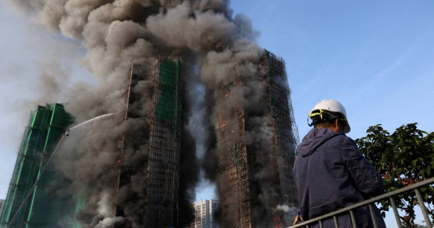 香港大埔宏福苑26日發生大火。（圖／達志／路透社）