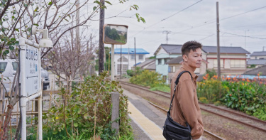 李國煌前往日本搭乘銚子電鐵及大井川蒸汽火車，探尋「重生的力量」。（圖／公共電視、新傳媒提供）