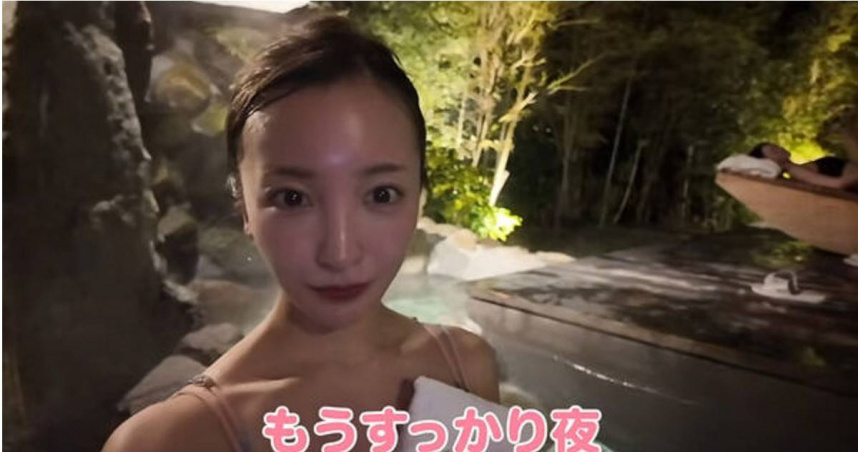 板野友美住月租約40萬元豪宅，又砸約20萬元辦員工旅遊，在丈夫年薪下滑背景下引發討論。（圖／翻攝自YouTube，下同）