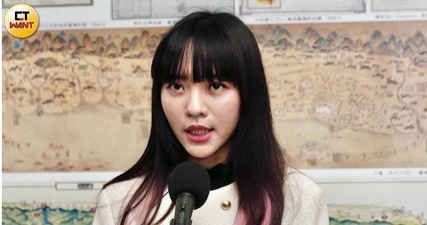 民進黨立委黃捷被點名可能接任高雄市黨部主委，她表示仍在評估中，無論角色為何都將全力投入輔選。（圖／黃耀徵攝）