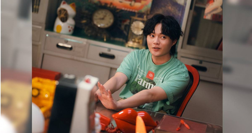 許富凱與冰球樂團合唱〈愛你敢有望〉。（圖／何樂音樂提供 ）