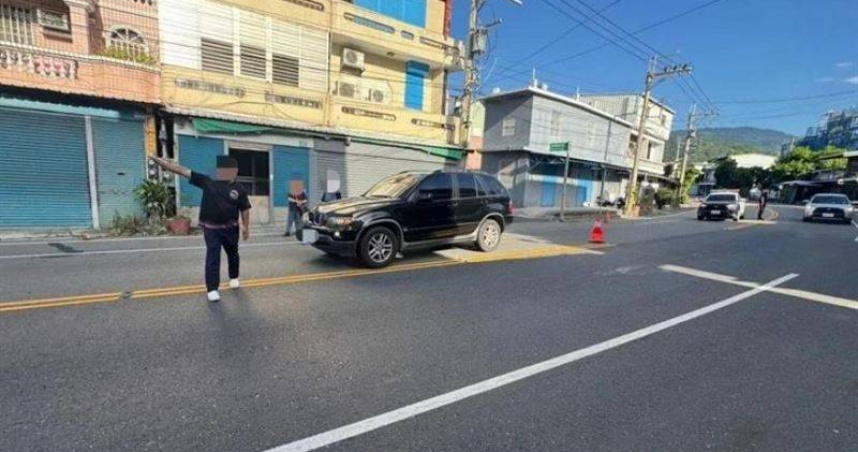 台東80歲翁牽單車過馬路慘遭轎車撞飛　頭部重創送醫不治
