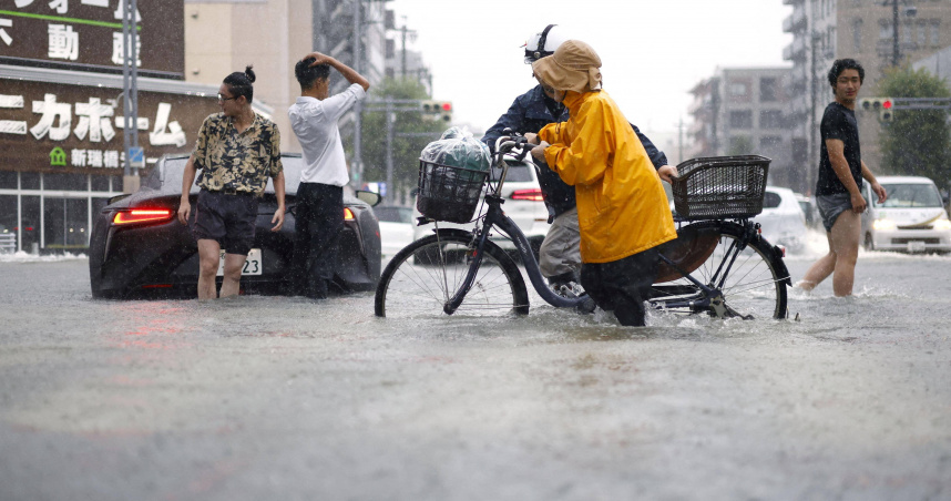名古屋市降下破紀錄豪雨。（圖／達志／路透社）