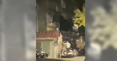 猥瑣男氣窗偷窺網拍正妹裸體 貓咪猛哈氣揪惡狼