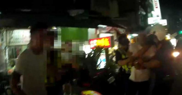 奧客吃熱炒抽菸遭制止砸店洩忿 酒醒發現「頭殼抱在燒」
