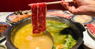 新開幕火鍋大對決!港式肥牛火鍋VS.夜店風個人鍋 湯頭、食材都講究