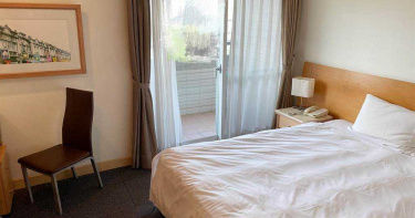 台南市24日傳出一名居家檢疫男子猝死，相關單位調查後，初步排除染疫可能。圖為示意圖，與新聞事件無關。（報系資料照片）