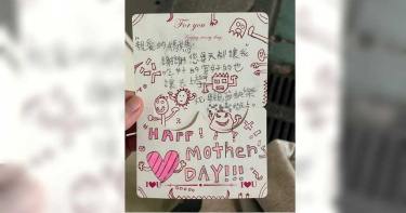 撿到母親節卡片「內容超用心」!神人1天肉搜歸還國小童 網感動淚崩