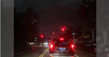 高雄鳳山晚間6時多大範圍停電 台電調查:變電所路燈開關故障
