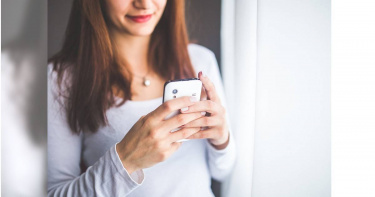 女大生打遊戲愛上男網友。（示意圖／Pixabay）