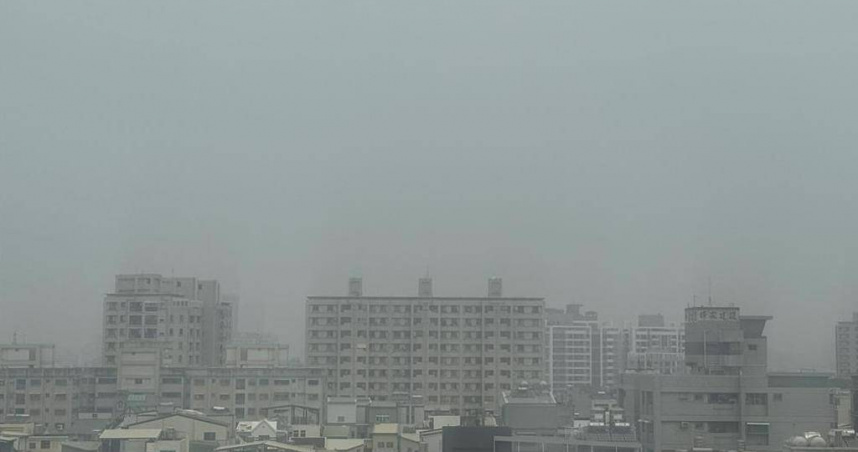 台南市今天空品不佳，全市5個空品測站全亮紅燈。（曹婷婷攝）