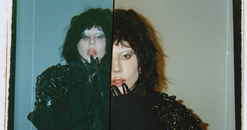 女神卡卡表示新專輯《狂亂》中承載了她對音樂的熱愛，有各種曲風、風格與夢想交織其中。（圖／環球音樂提供）