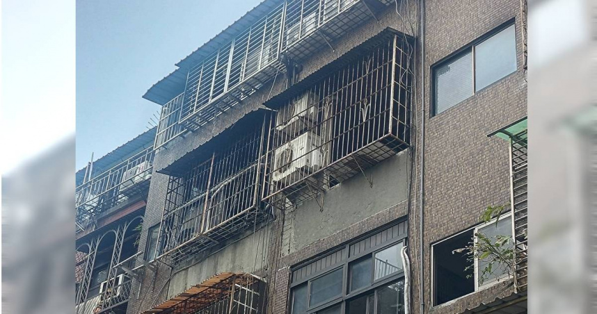 三重發生死亡火警，21歲劉姓孫子經容易搶救仍宣告不治。（圖／翻攝畫面）