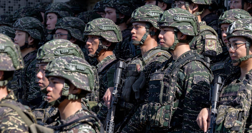 網傳賴清德總統宣布「50歲以下，不管男女都要當兵」。（示意圖／翻攝自國防部發言人臉書）