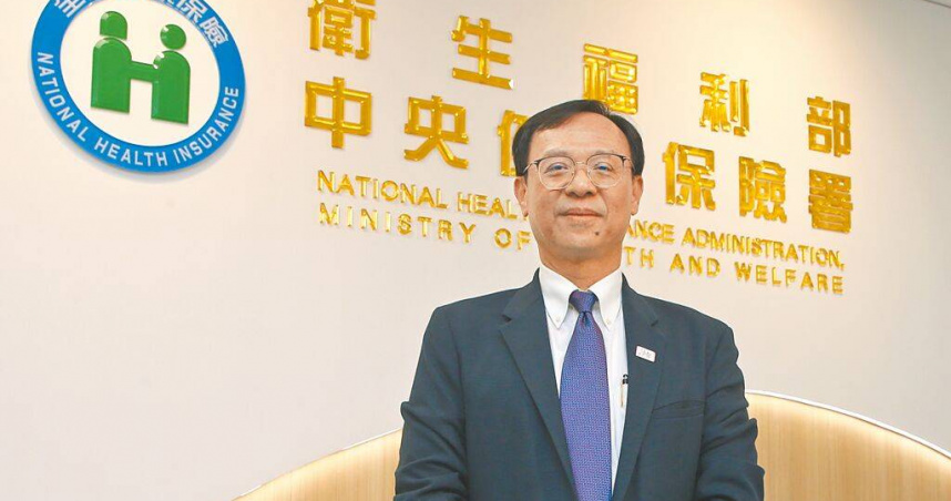 健保署署長石崇良（見圖）接受本報專訪，強調健保要永續，政府、醫療服務提供者和民眾須三方合作。（圖／中國時報趙雙傑攝）