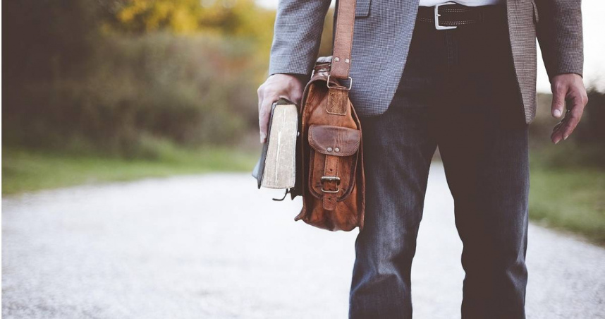 山東省聊城大學東昌學院經濟系一名武姓教師，使用假身分與多名女學生談戀愛、並發生性關係。8年間，總共欺騙了十多位女學生，在網上引發公憤。（示意圖／翻攝pixabay）