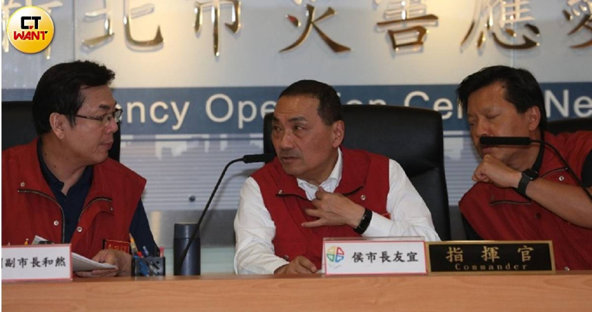 汛期將屆，新北市市長侯友宜（中）、副市長劉和然（左）、朱惕之等人商討災害防治措施。（圖／劉耿豪攝）