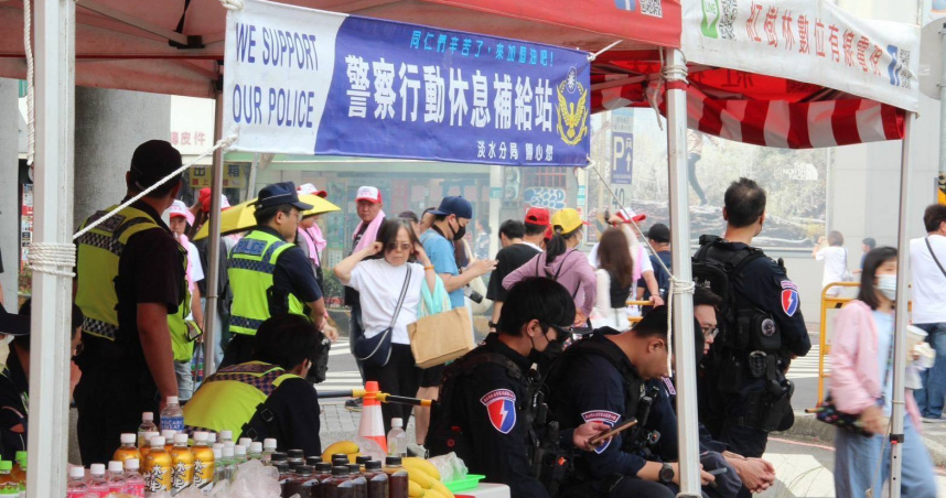 清水祖師繞境圓滿落幕，行動補給站提供員警在炎日下能稍作休息。（圖／翻攝畫面）