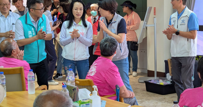 台東縣長饒慶鈴縣長、立委陳瑩及東部聯合服務中心執行長洪宗楷等人出席台東縣太麻里多元照顧服務中心揭牌儀式。（圖／陳瑩辦公室提供）