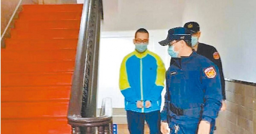 知名紙雕師蔣嘉凱（左）2021年在疫情警戒期間，進入超商被提醒戴口罩，他因此心生不滿，竟持刀刺死蔡姓店員，最高法院判處無期徒刑確定。（本報資料照片）