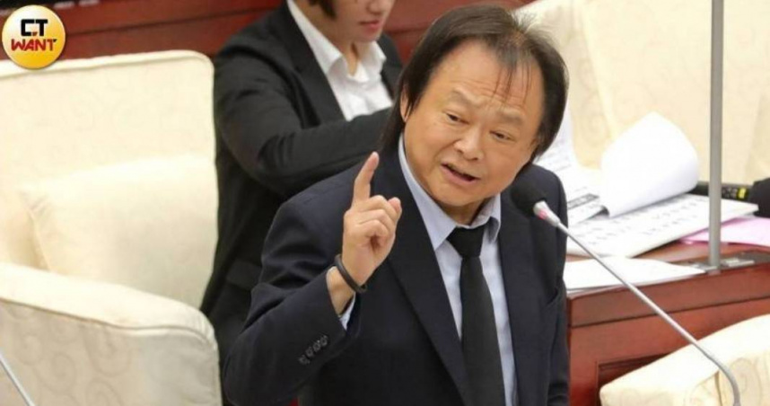 王世堅表示，若黨仍要求823繼續支援站街頭，要他去都去，但言語的部分，「靈魂不受法律管」，他只是不提大罷免大成功這六個字，他不想講這些。（圖／周志龍攝）