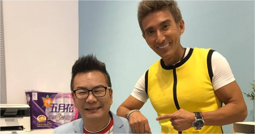 沈玉琳生病住院，潘若迪（右）陪伴在側。（圖／沈玉琳臉書）