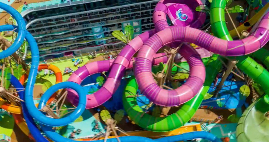 皇家加勒比（Royal Caribbean）旗下最新旗艦郵輪「海洋圖騰號」的滑水道發生意外。（示意圖／翻攝自Royal Caribbean官網）