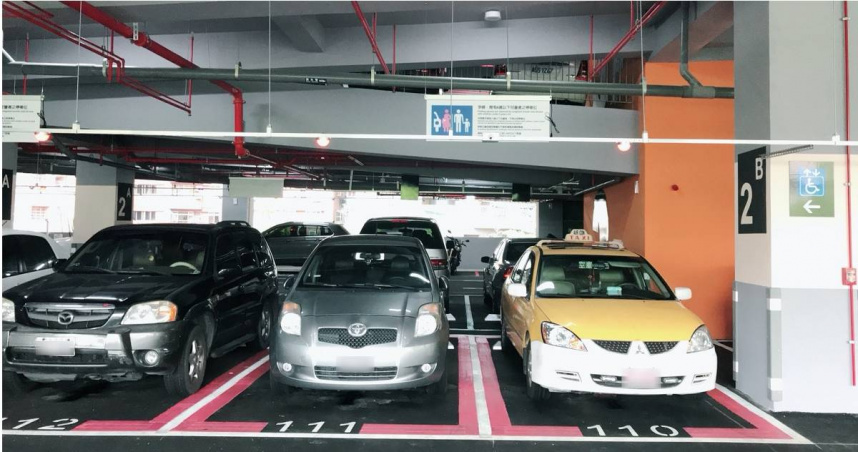 孕婦及育有6歲以下兒童者停車位。（圖／翻攝自新北市政府交通局官網）