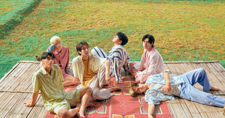 Ozone穿上睡衣拍攝寫真照。（圖／索尼音樂提供）