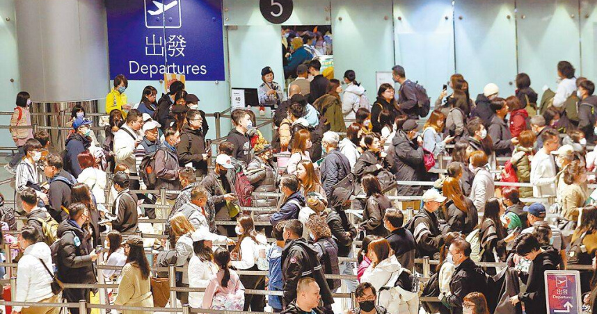 今年上半年觀光統計，國人出國914.1萬人次，全年可望突破1800萬人次。來台旅客方面，上半年為419.7萬人次，僅恢復到疫情前的70％。（圖／本報資料照片）