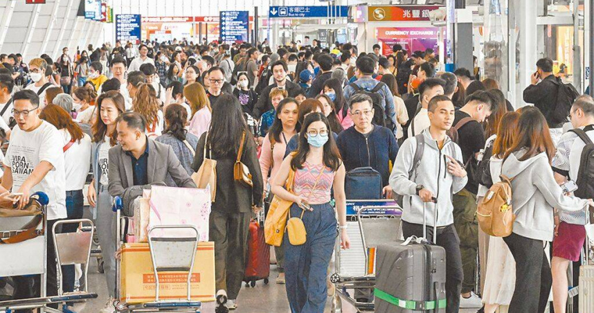 桃園國際機場公司預估教師節、中秋節及國慶日3波連續假期總運量將超過195萬人次。（圖／本報資料照片）