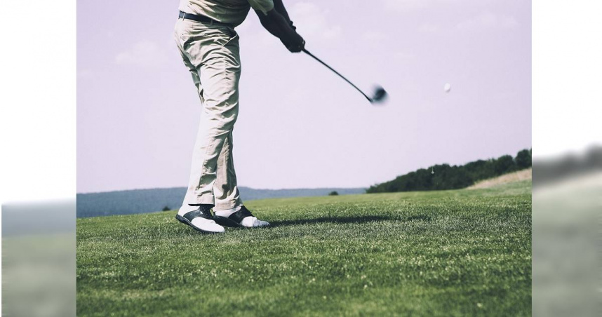 日本一名85歲男子駕駛高爾夫球車時，不慎將83歲球友撞死。（示意圖／Pixabay）